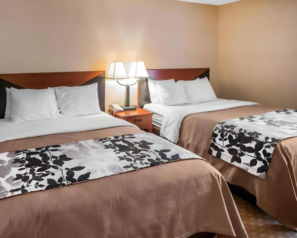 Bed in Rodeway Inn & Suites Salina South