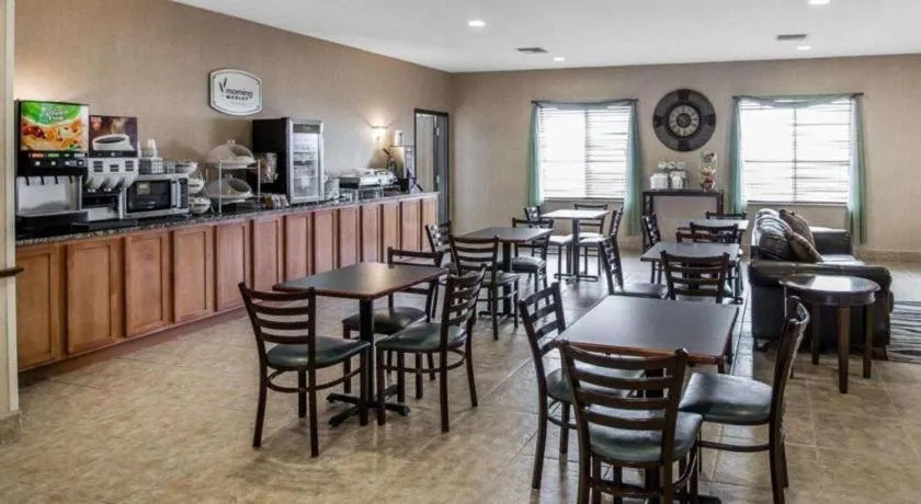 Rodeway Inn & Suites Salina South