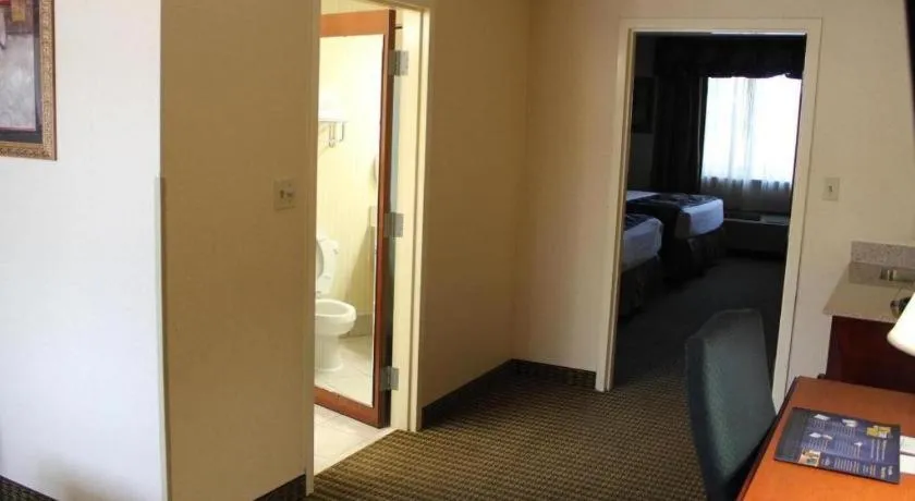 Bed in Best Western Shelbyville Inn and Suites Celebration Inn