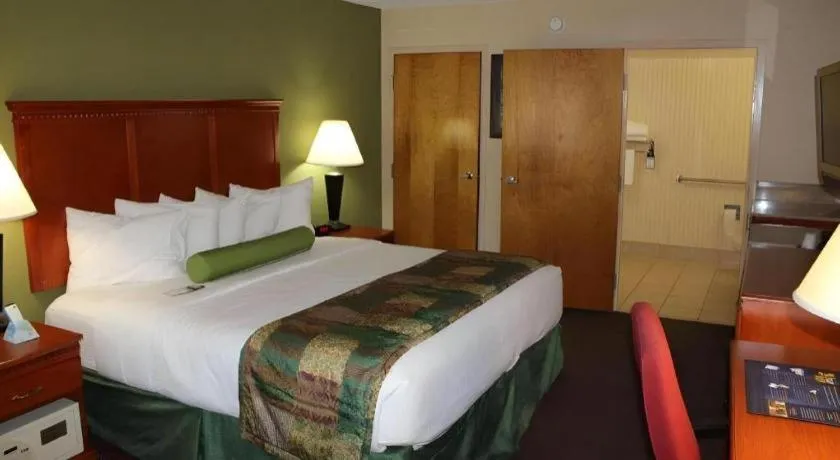 Bed in Best Western Shelbyville Inn and Suites Celebration Inn