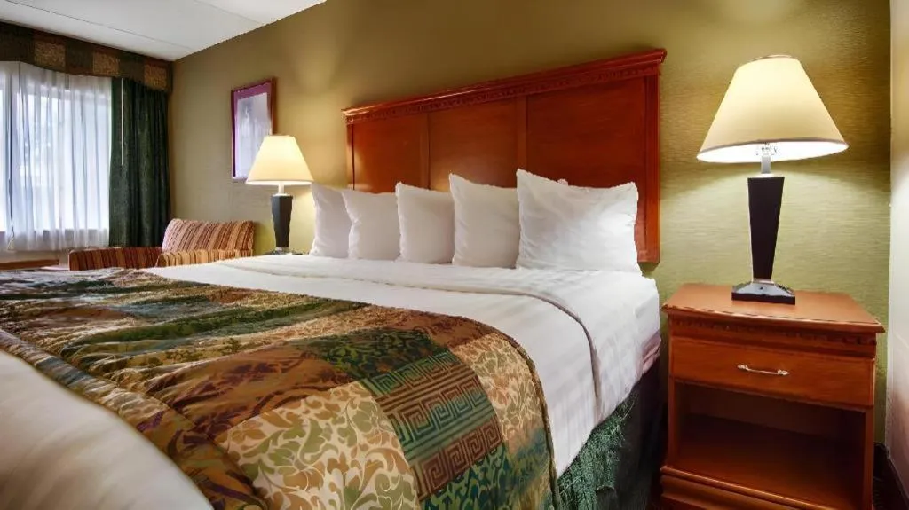 Bed in Best Western Shelbyville Inn and Suites Celebration Inn