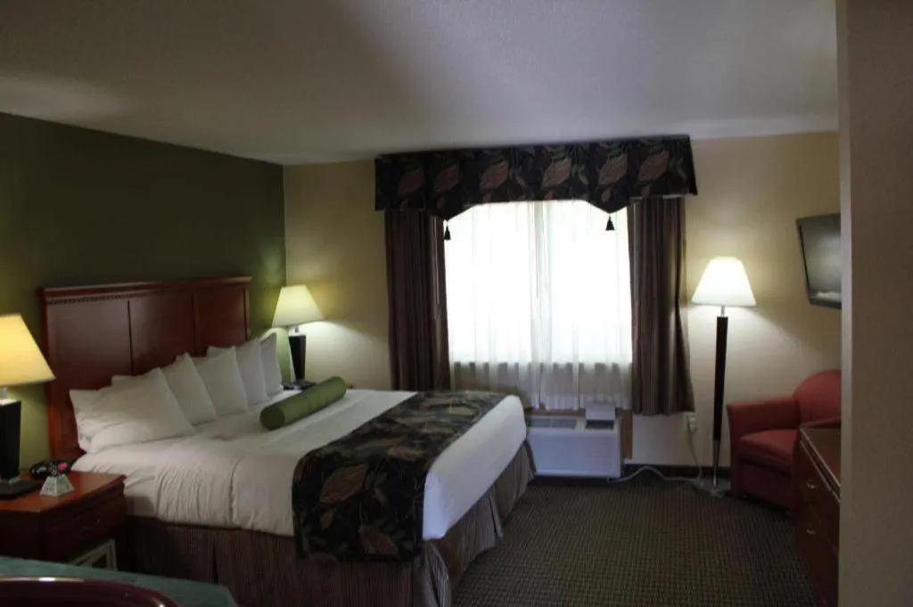 Bed in Best Western Shelbyville Inn and Suites Celebration Inn