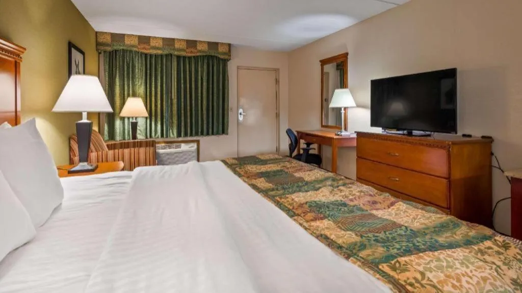 Bed in Best Western Shelbyville Inn and Suites Celebration Inn