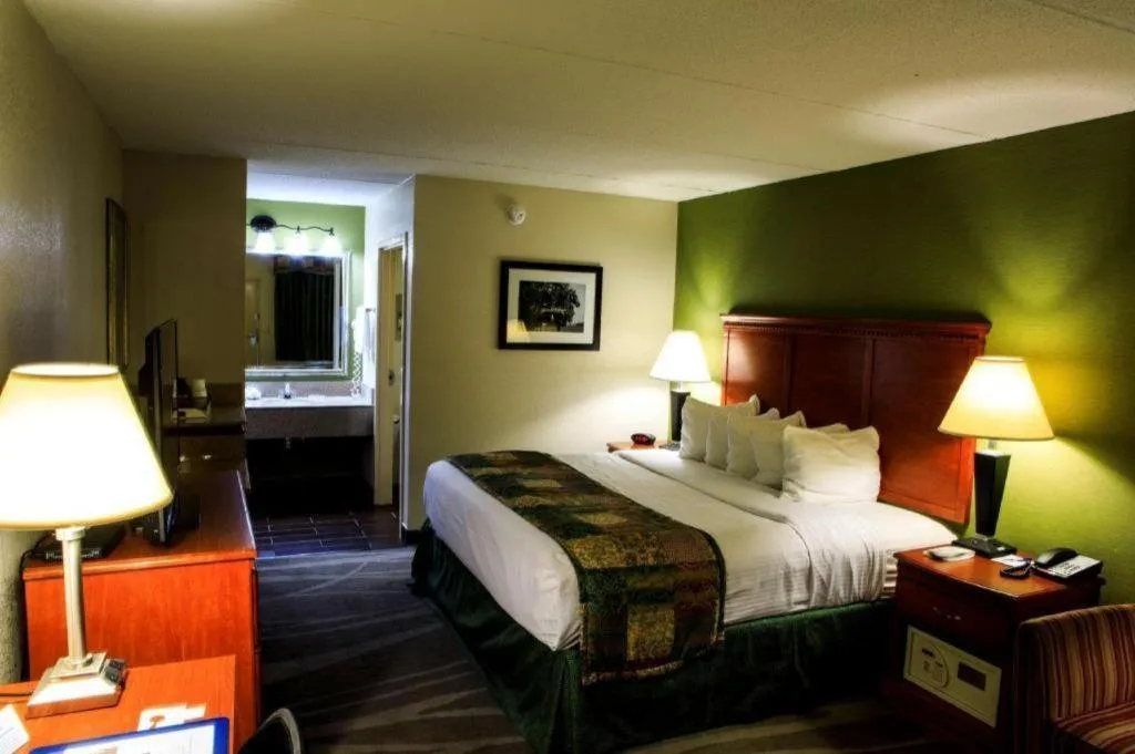 Bed in Best Western Shelbyville Inn and Suites Celebration Inn