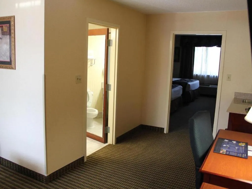 Bed in Best Western Shelbyville Inn and Suites Celebration Inn