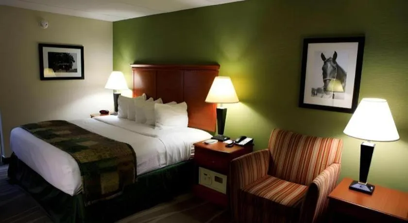 Bed in Best Western Shelbyville Inn and Suites Celebration Inn