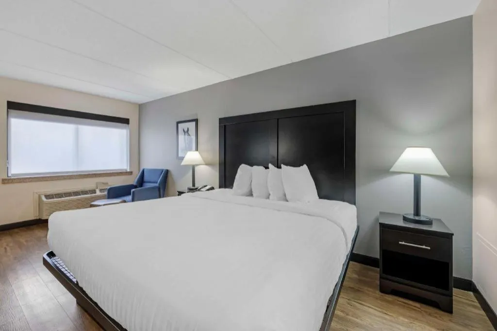 Bed in Best Western Shelbyville Inn and Suites Celebration Inn