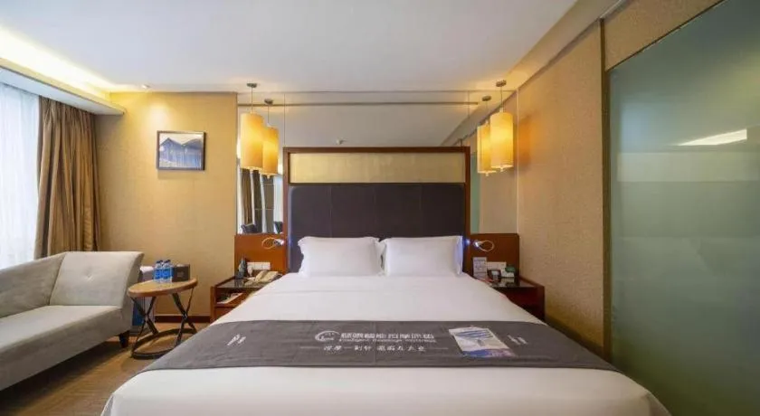 Bed in Changsha Xiaoxiang Huatian Hotel