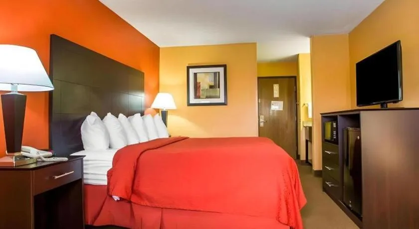 Bed in Quality Inn & Suites Kimberly - Appleton East
