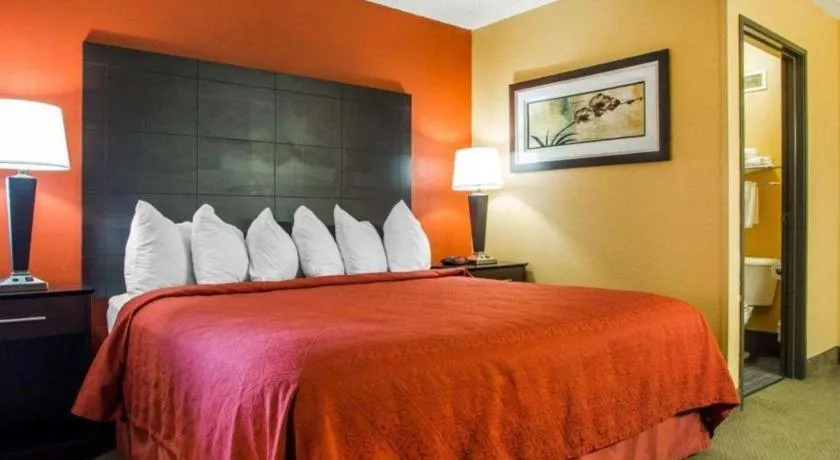 Bed in Quality Inn & Suites Kimberly - Appleton East