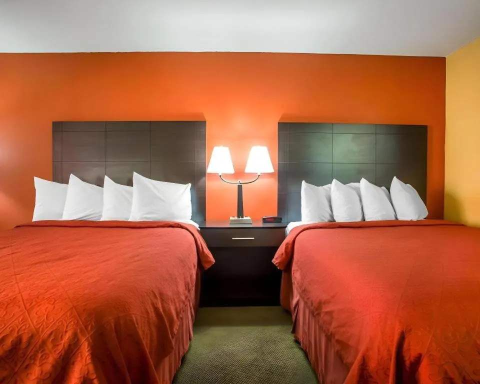 Bed in Quality Inn & Suites Kimberly - Appleton East