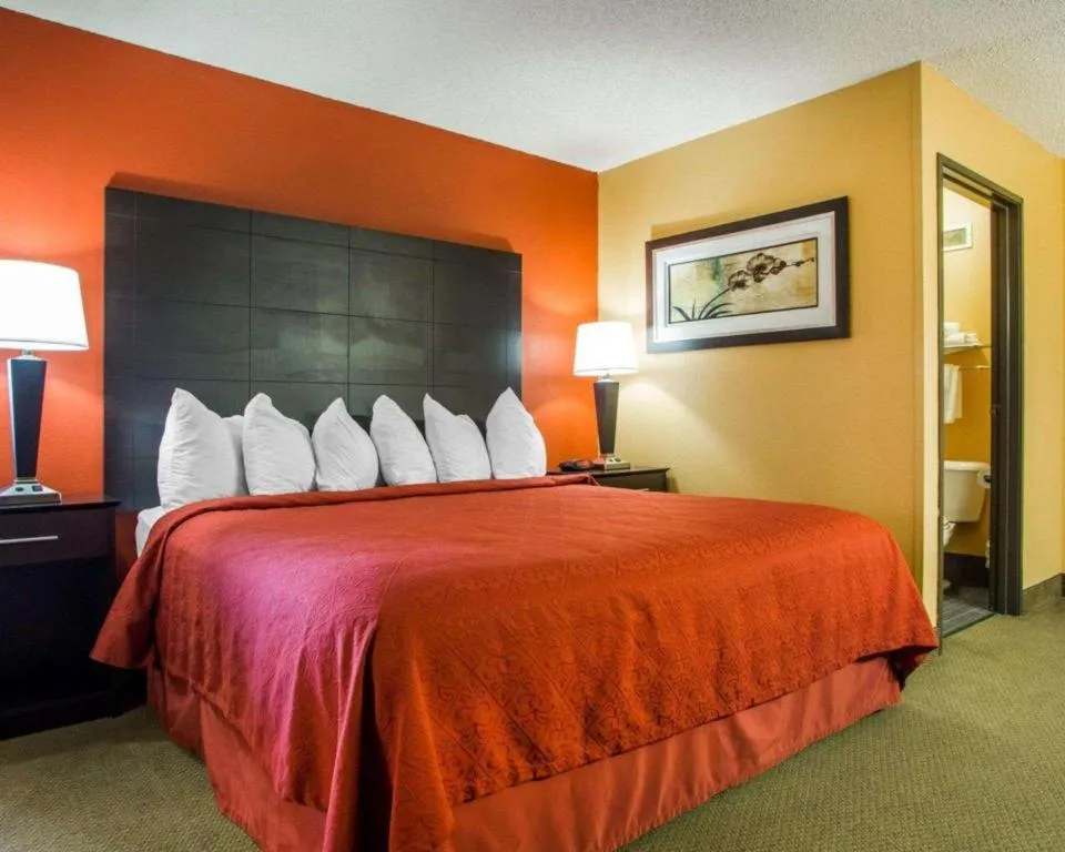 Bed in Quality Inn & Suites Kimberly - Appleton East