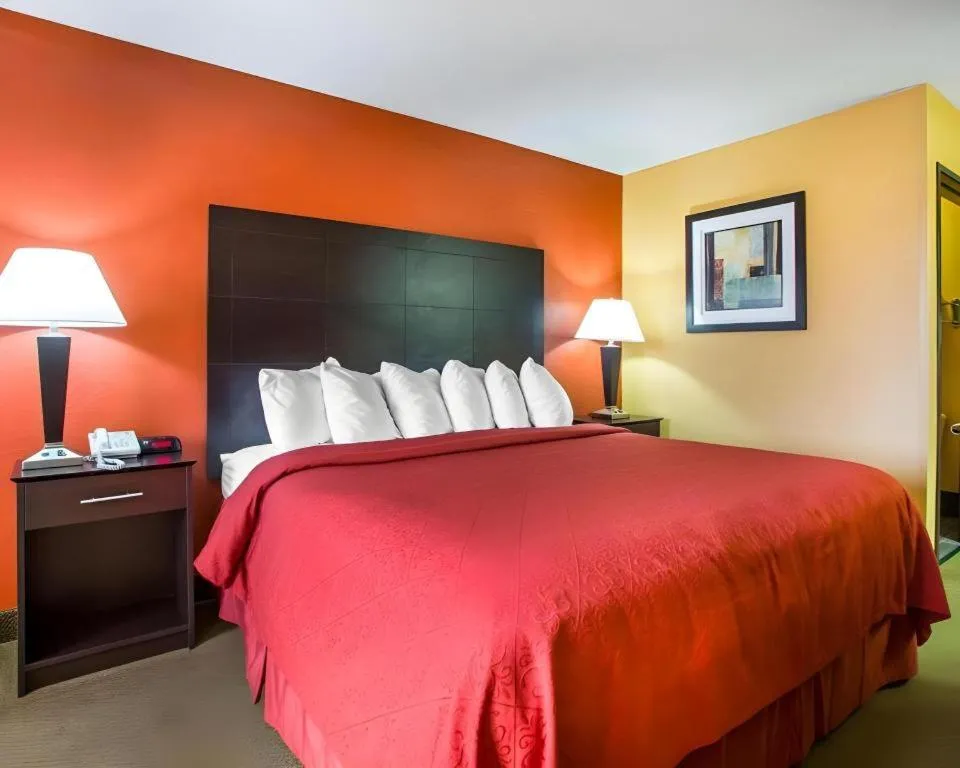 Bed in Quality Inn & Suites Kimberly - Appleton East