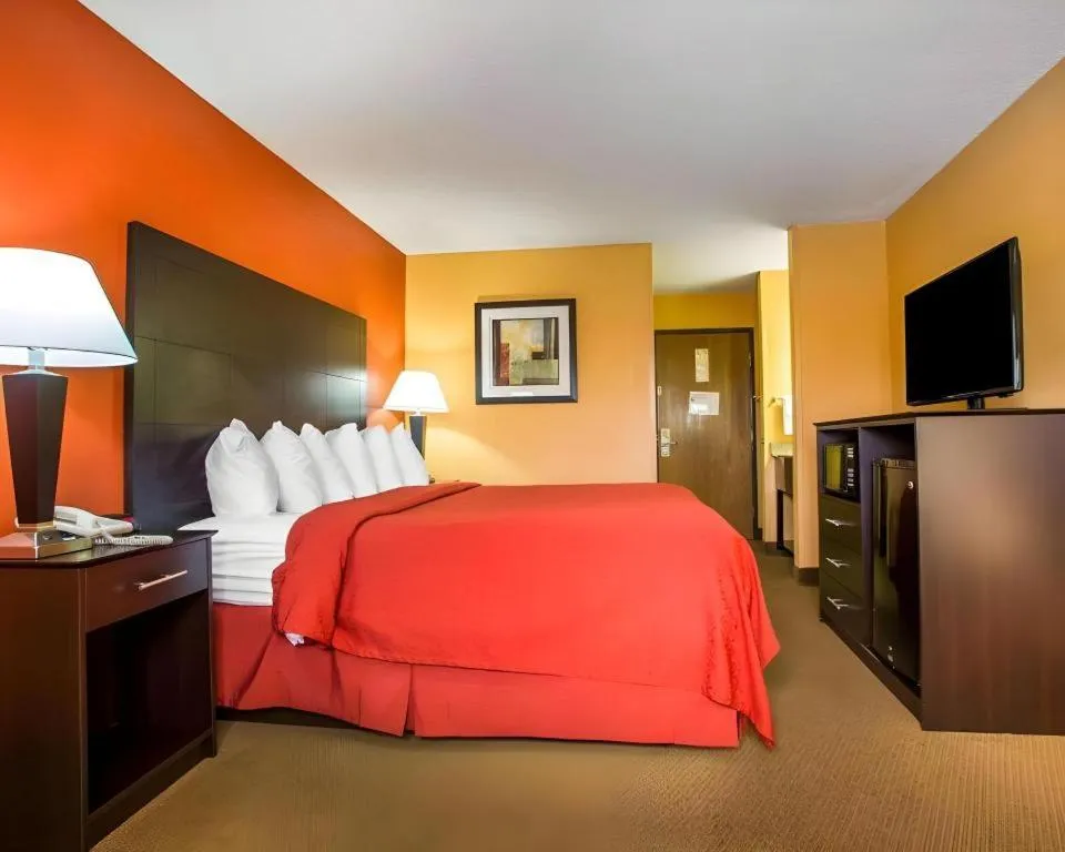 Bed in Quality Inn & Suites Kimberly - Appleton East