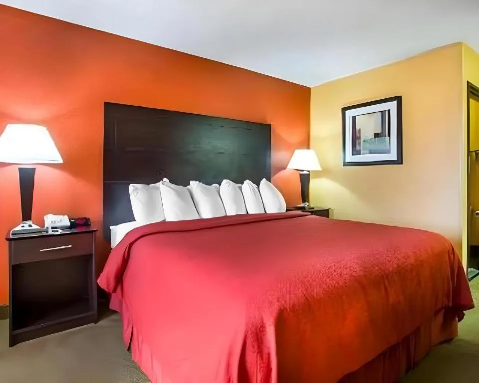Bed in Quality Inn & Suites Kimberly - Appleton East