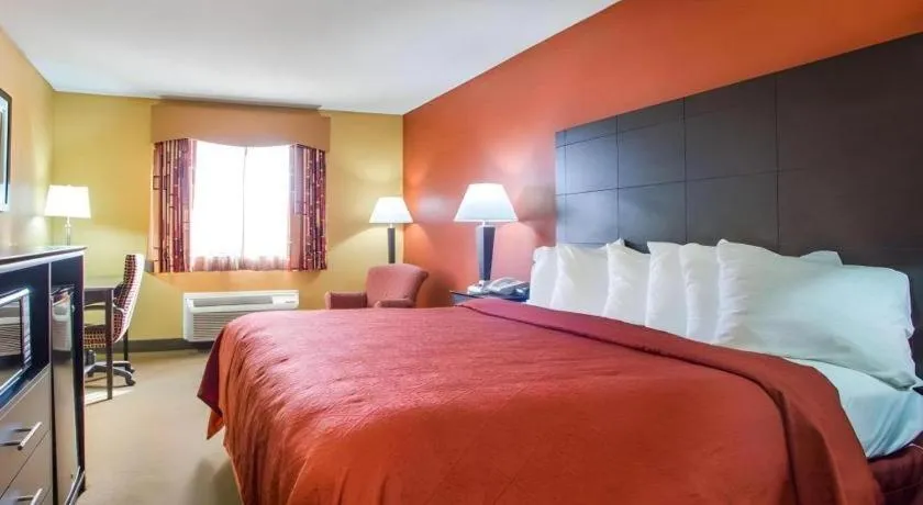 Bed in Quality Inn & Suites Kimberly - Appleton East