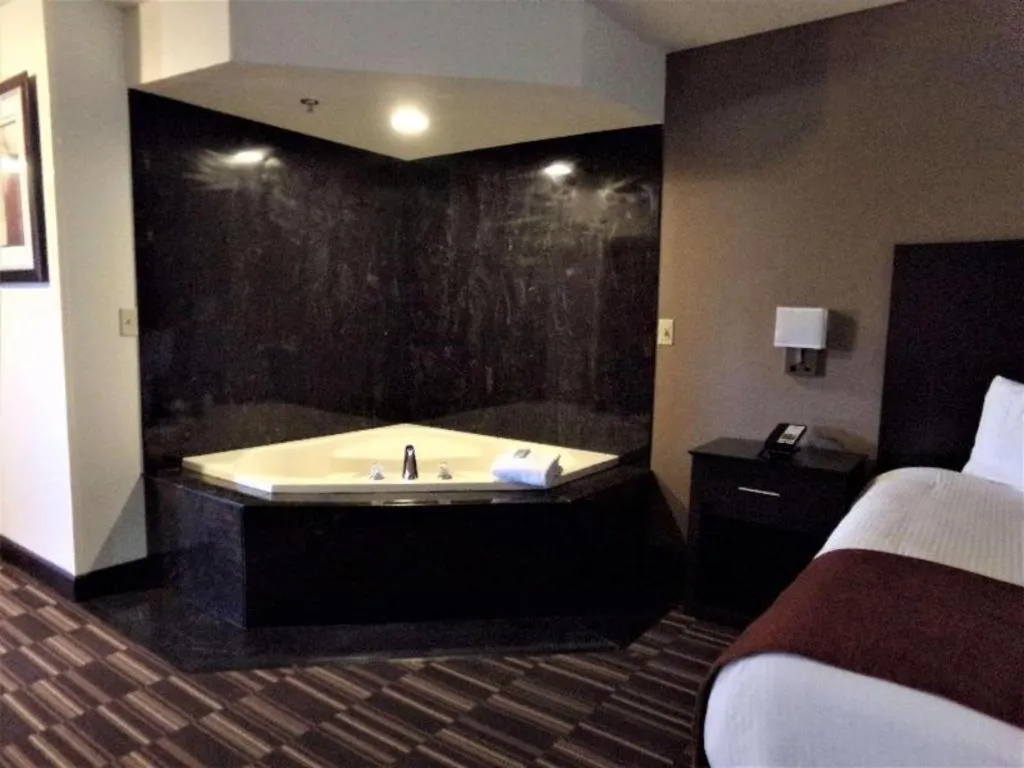 Bed in Best Western Monticello Gateway Inn