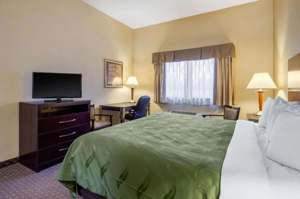 Bed in Quality Inn Smyrna