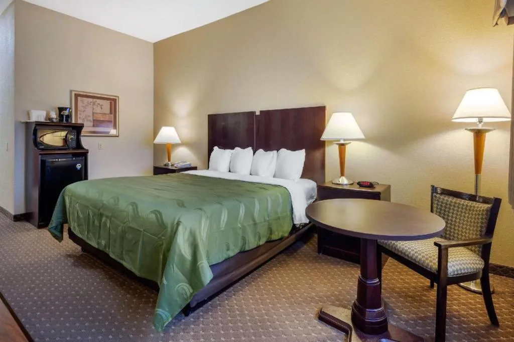 Bed in Quality Inn Smyrna