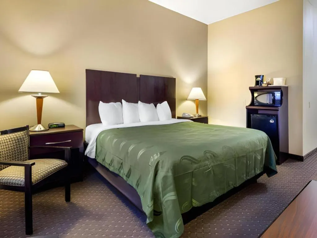 Bed in Quality Inn Smyrna