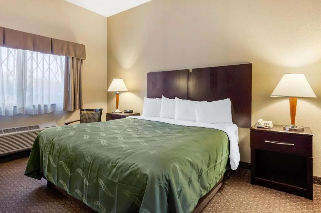 Bed in Quality Inn Smyrna