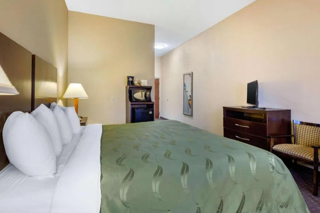 Bed in Quality Inn Smyrna