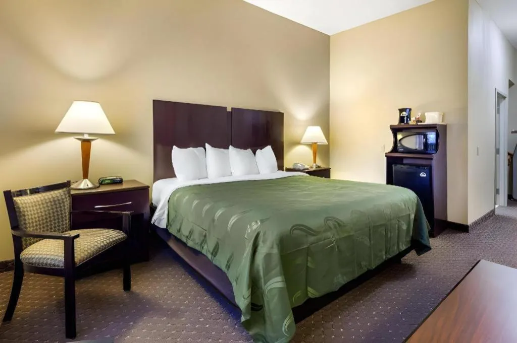 Bed in Quality Inn Smyrna