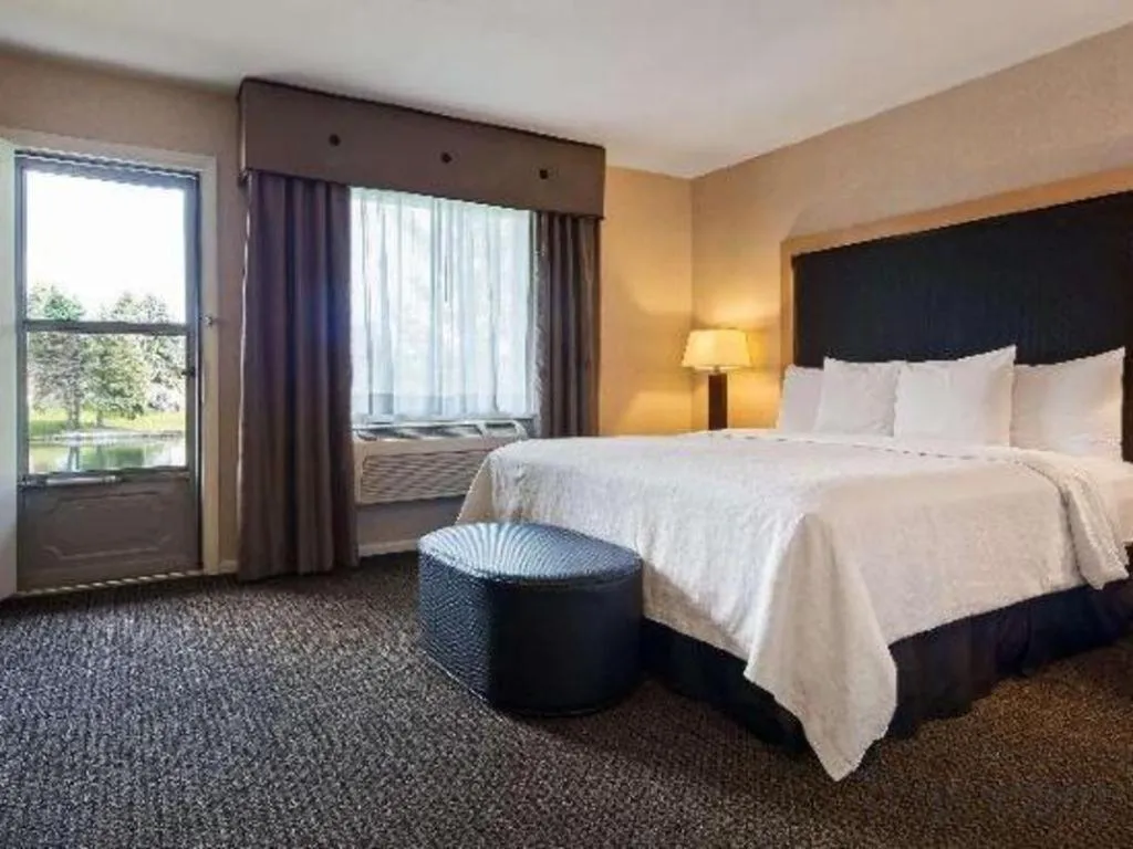 Bed in Best Western River Terrace