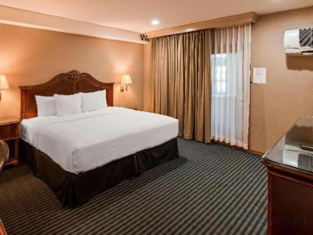 Bed in Best Western River Terrace