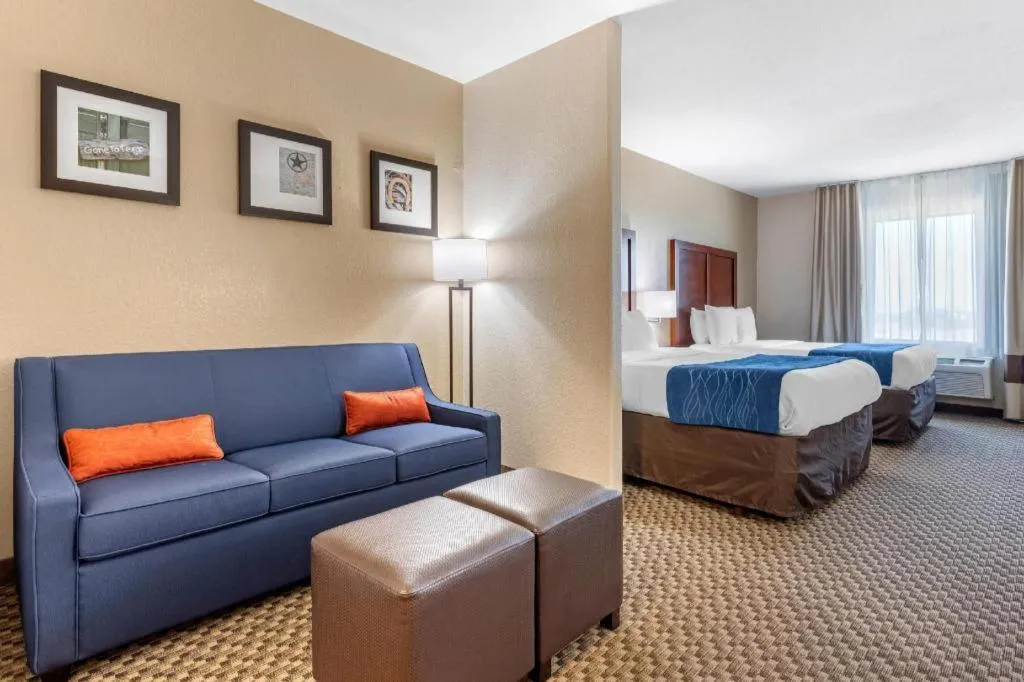 Bed in Comfort Inn & Suites Navasota