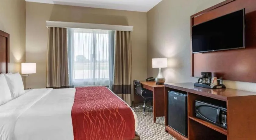 Bed in Comfort Inn & Suites Navasota
