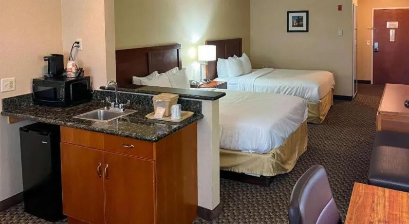 Bed in Comfort Inn and Suites Thatcher