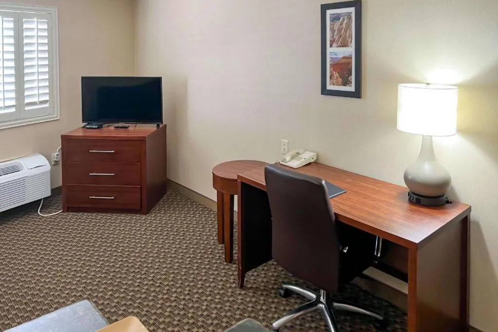 Bed in Comfort Inn and Suites Thatcher