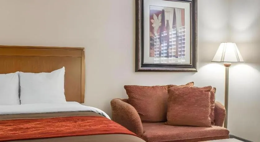 Bed in Comfort Inn and Suites Thatcher