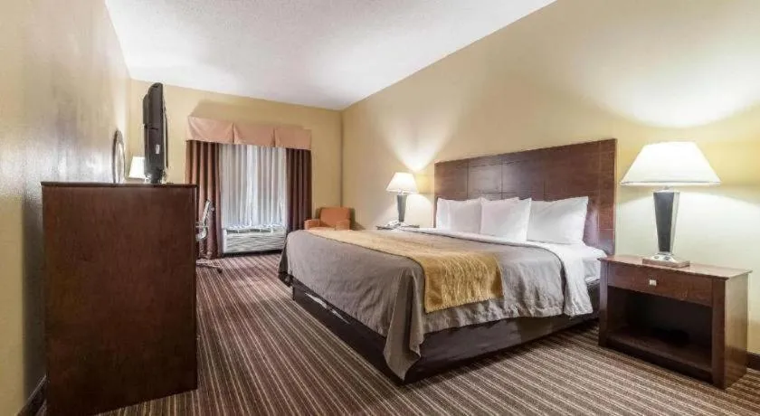 Bed in Quality Inn Clarksdale