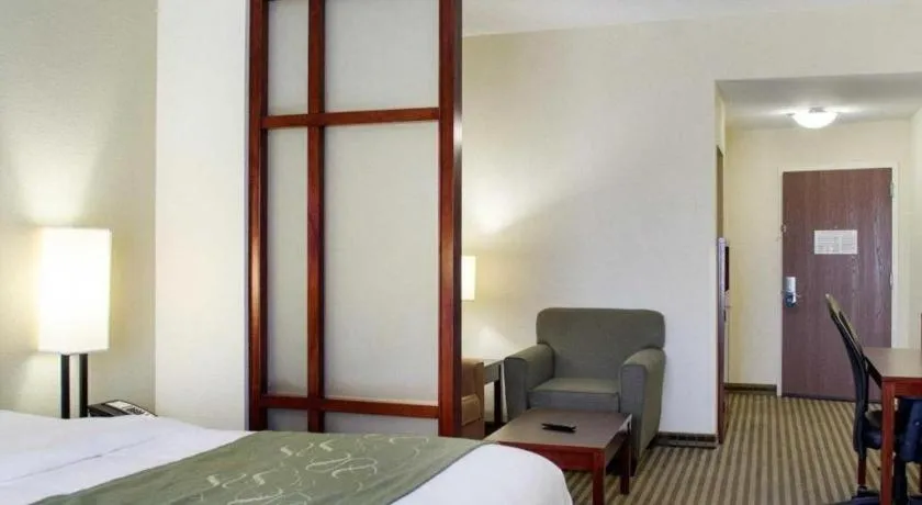 Bed in Comfort Suites Greenwood