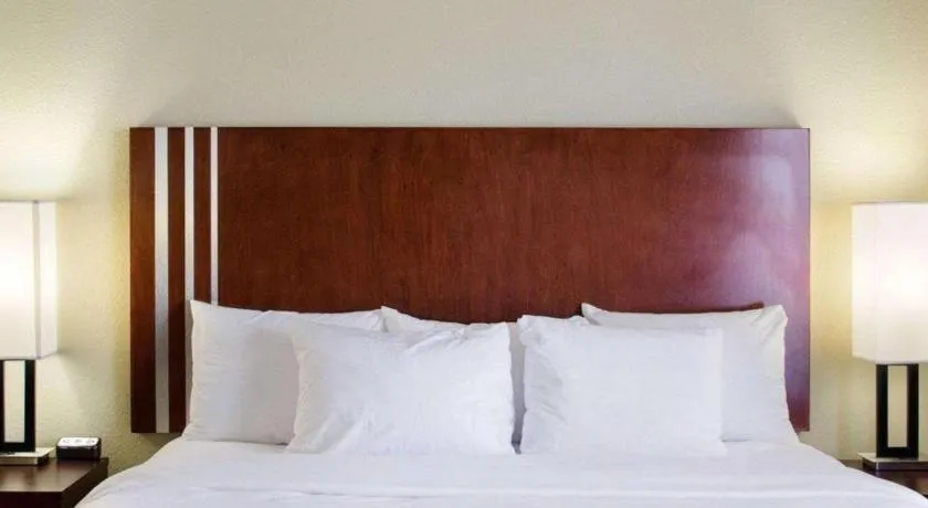 Bed in Comfort Suites Greenwood