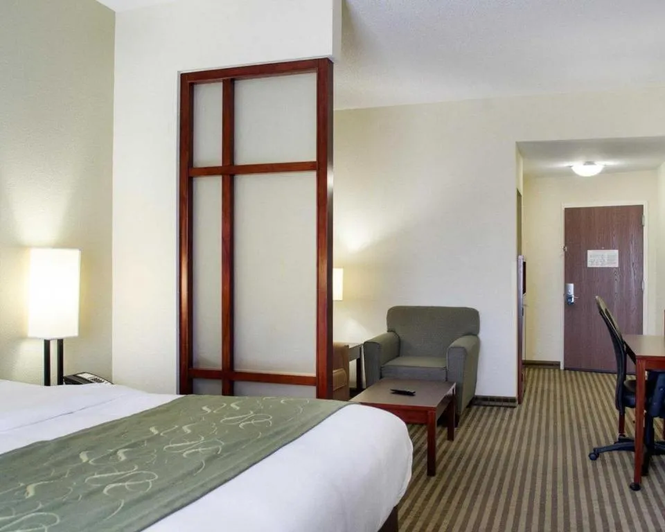 Bed in Comfort Suites Greenwood