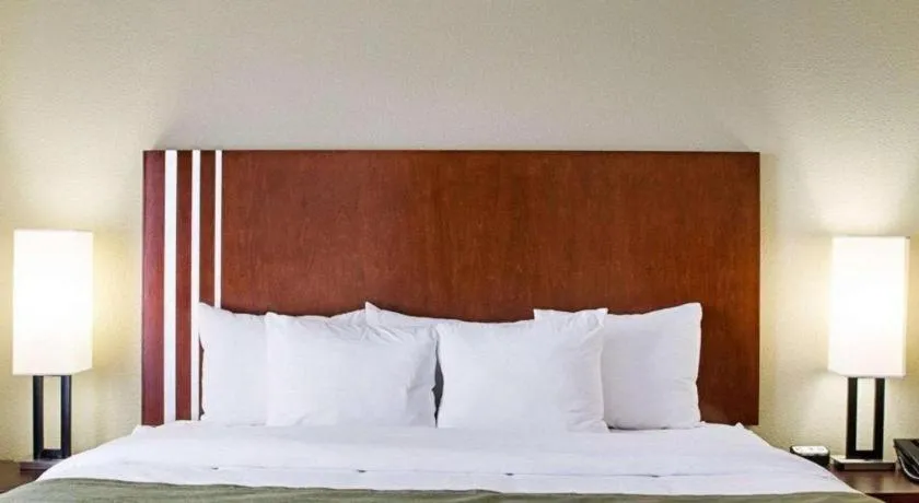 Bed in Comfort Suites Greenwood