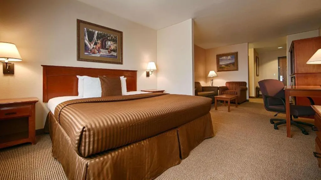 Bed in Best Western Territorial Inn & Suites