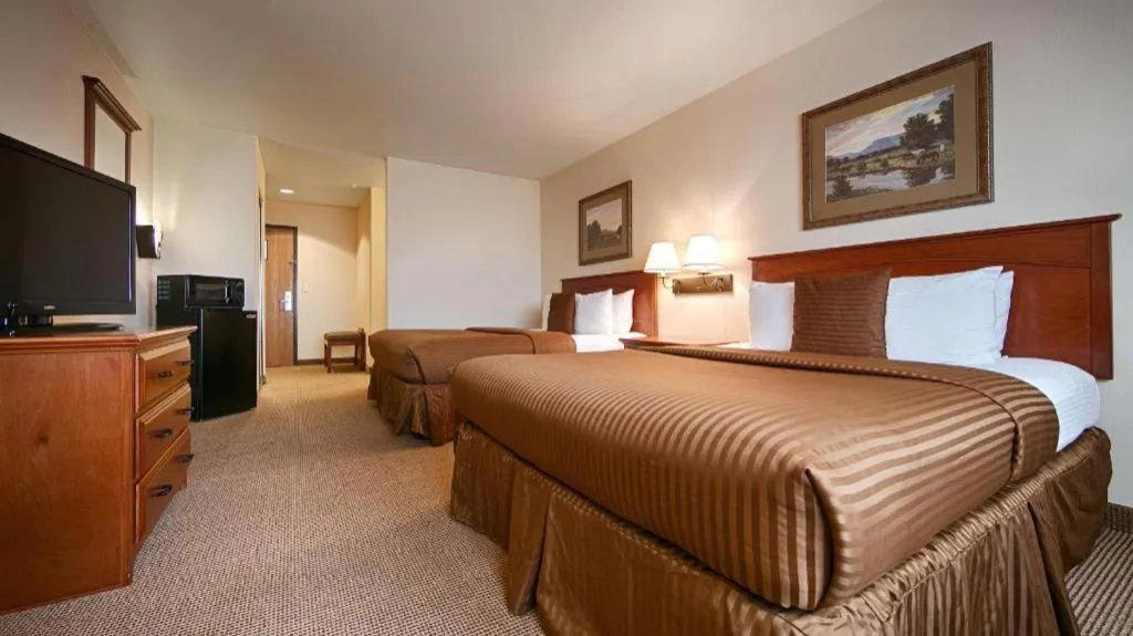 Bed in Best Western Territorial Inn & Suites