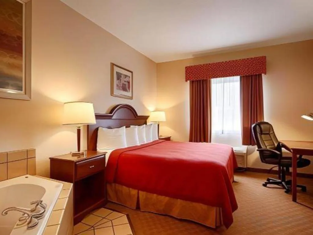 Bed in Best Western Nittany Inn Milroy