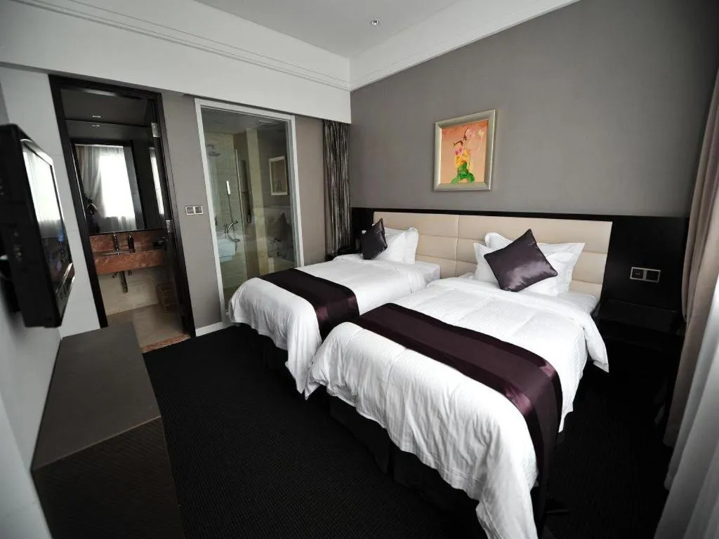 Bed in New Century Manju Hotel Shanghai New International Expo Center