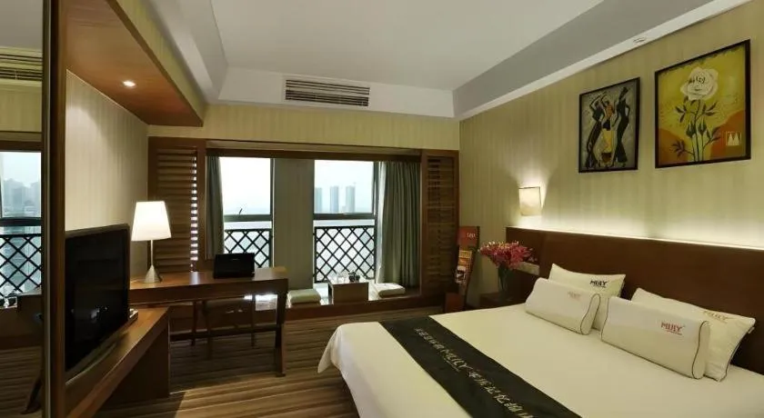 Bed in South China Laguna Hotel