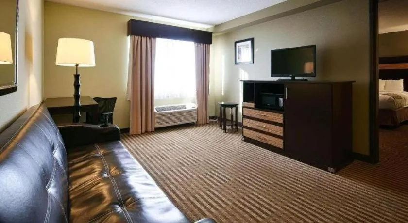 Bed in Best Western Rama Inn