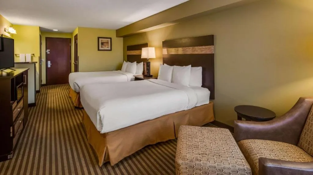 Bed in Best Western Rama Inn