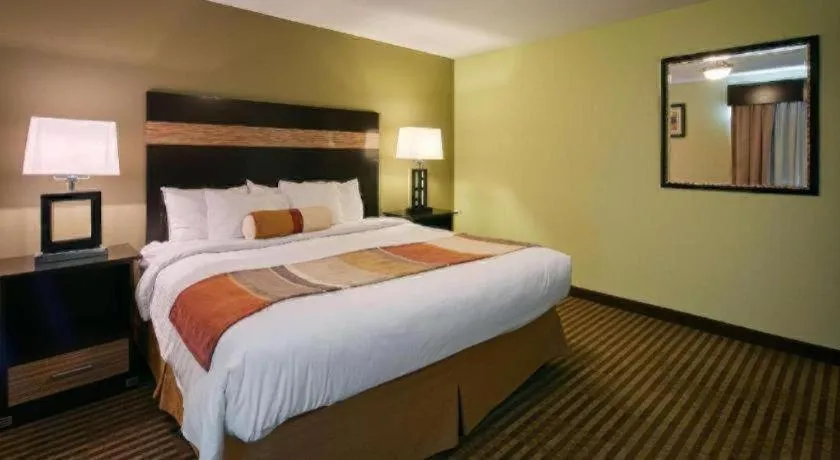 Bed in Best Western Rama Inn