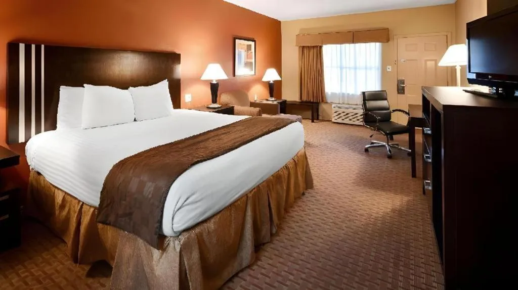 Bed in Americas Best Value Inn Monroe