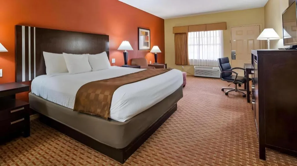 Bed in Americas Best Value Inn Monroe