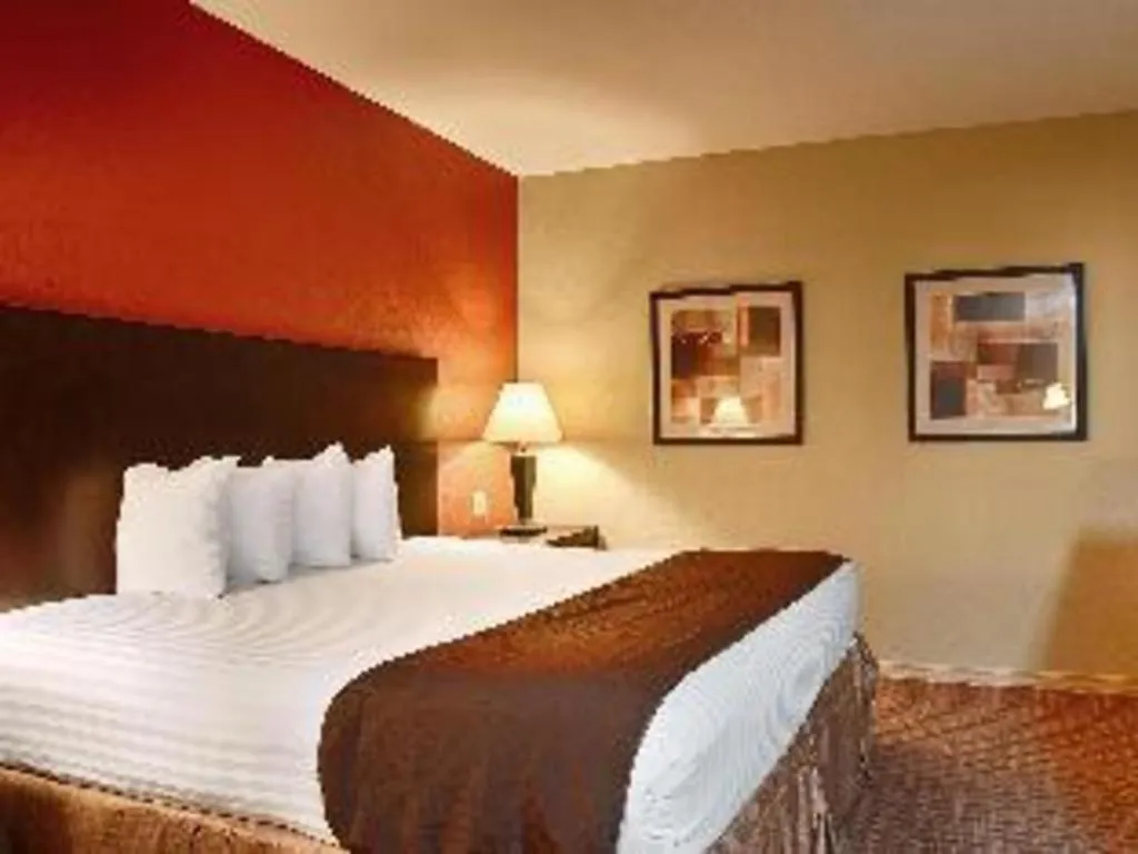 Bed in Americas Best Value Inn Monroe